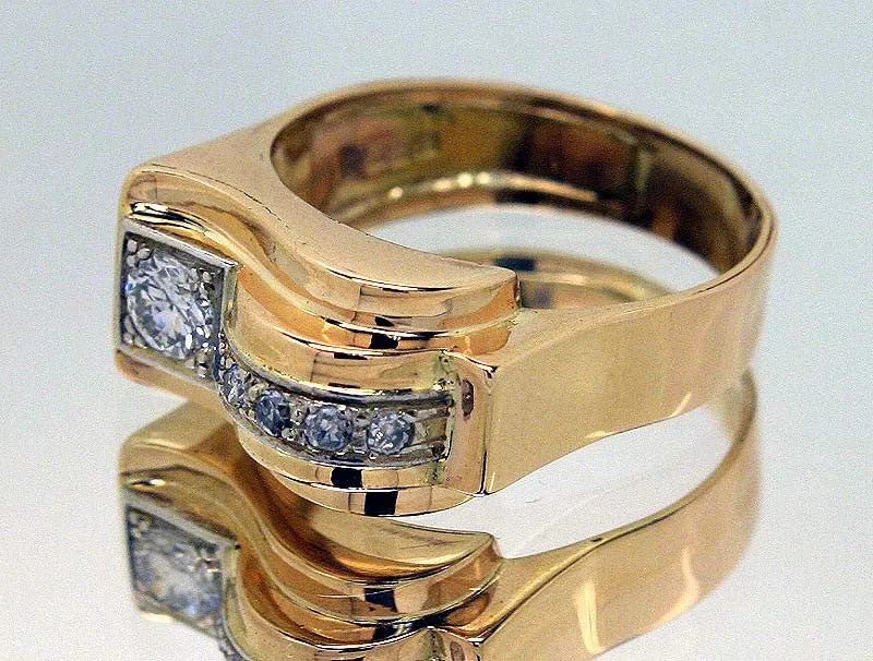 1940s Retro Diamond Ring in 18KT Gold