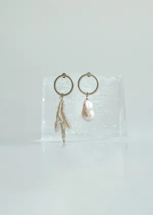 ABSTRACT PEARL EARRING / GOLD