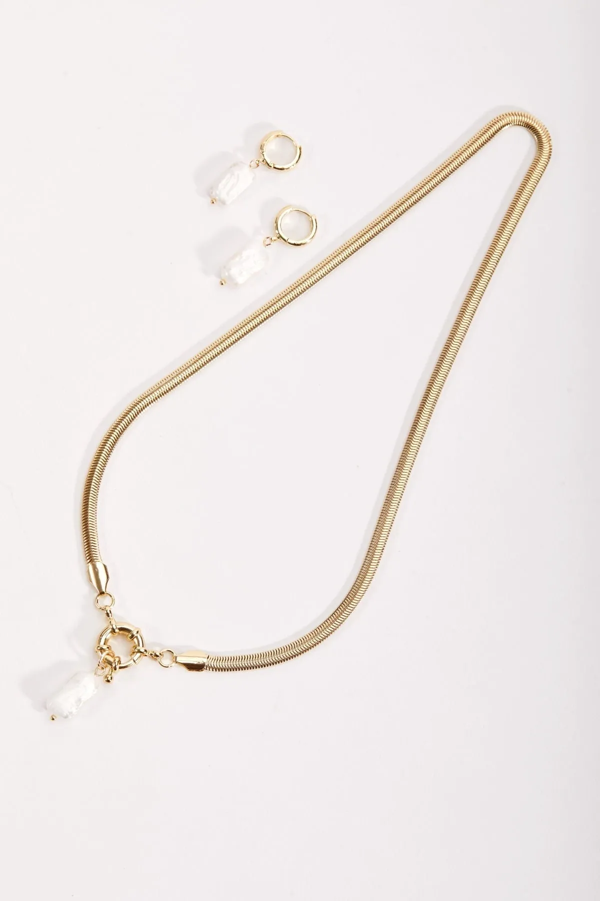 Gold Snake Chain Pearl Pendant Necklace