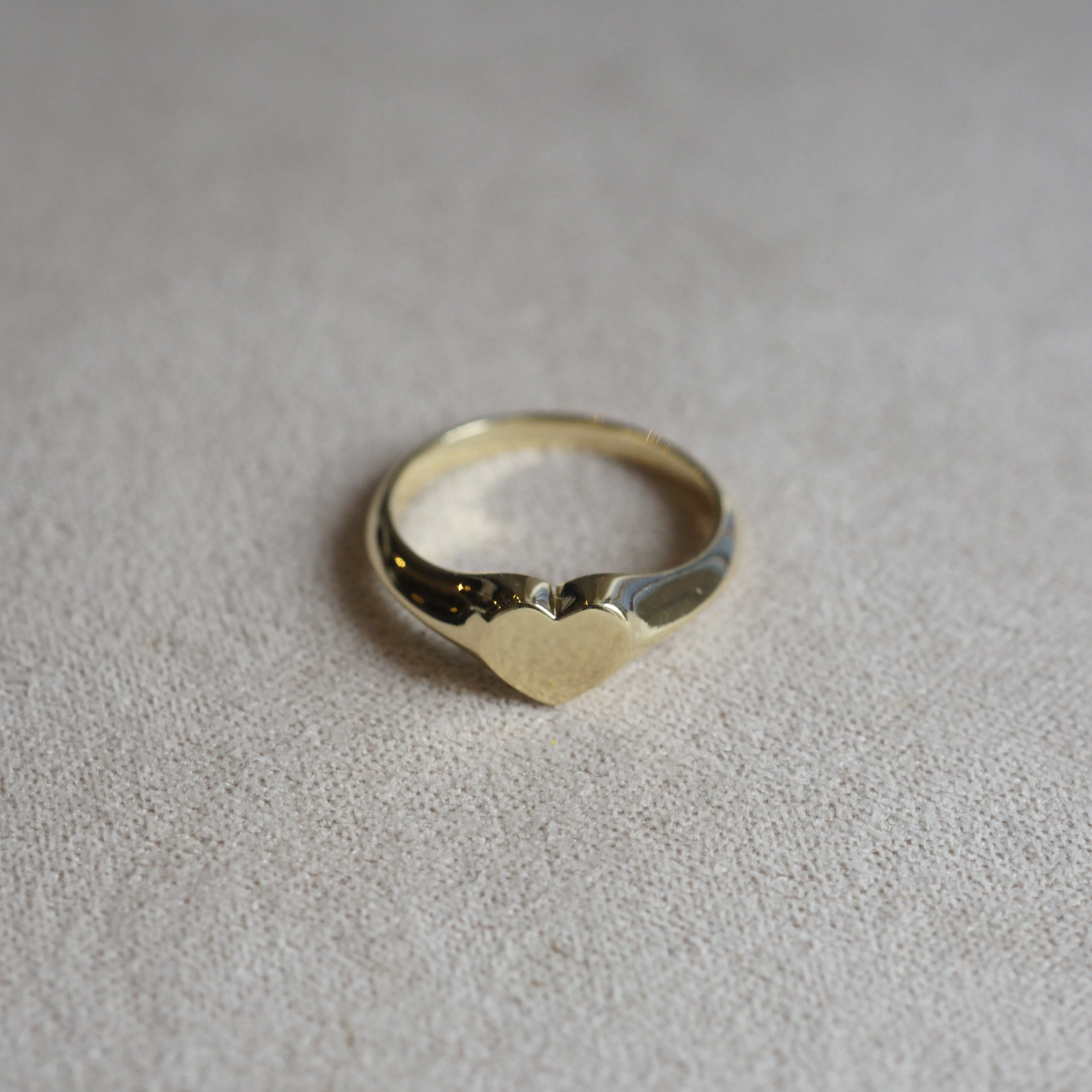 HEART PINKY SIGNET RING