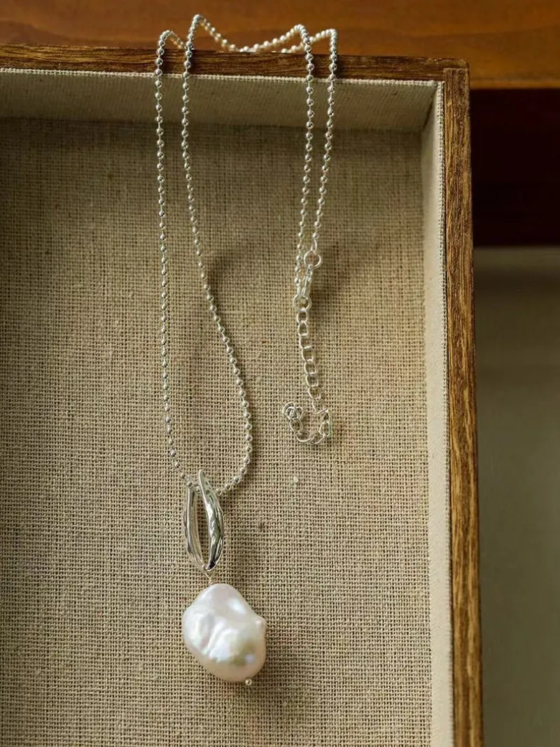 Minimalist Willow Leaf Baroque Pearl Pendant Necklace