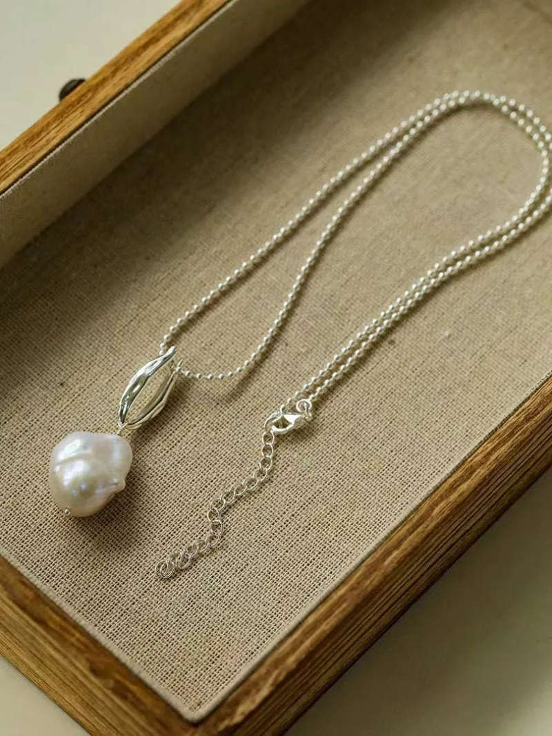 Minimalist Willow Leaf Baroque Pearl Pendant Necklace