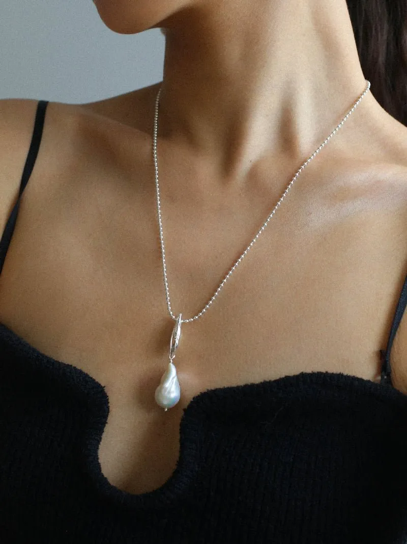 Minimalist Willow Leaf Baroque Pearl Pendant Necklace