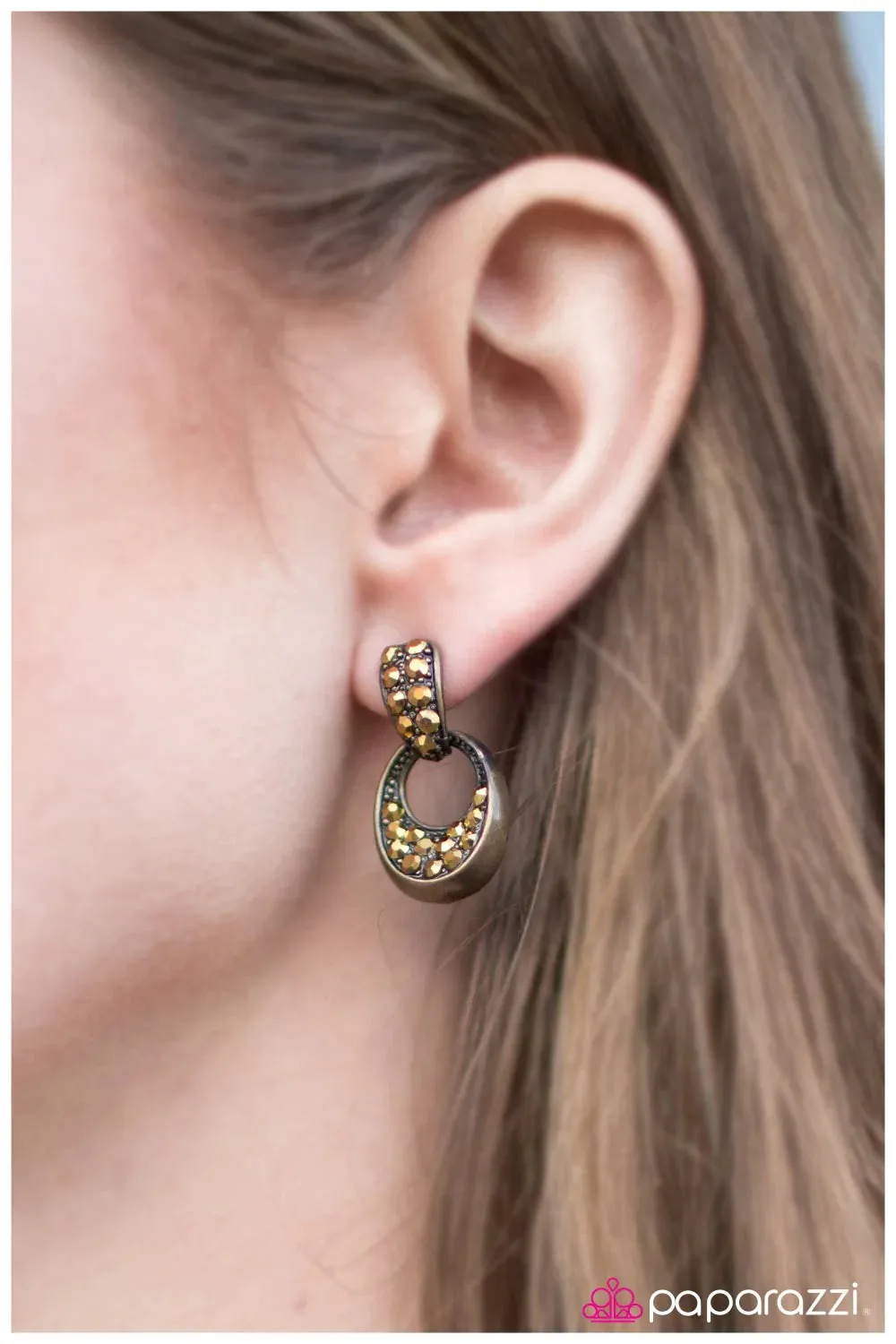 Paparazzi Earring ~ From The Small Screen - Brass