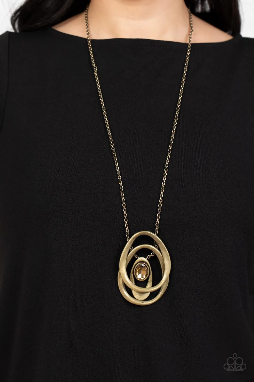 PAPARAZZI Luminous Labyrinth - Brass NECKLACE