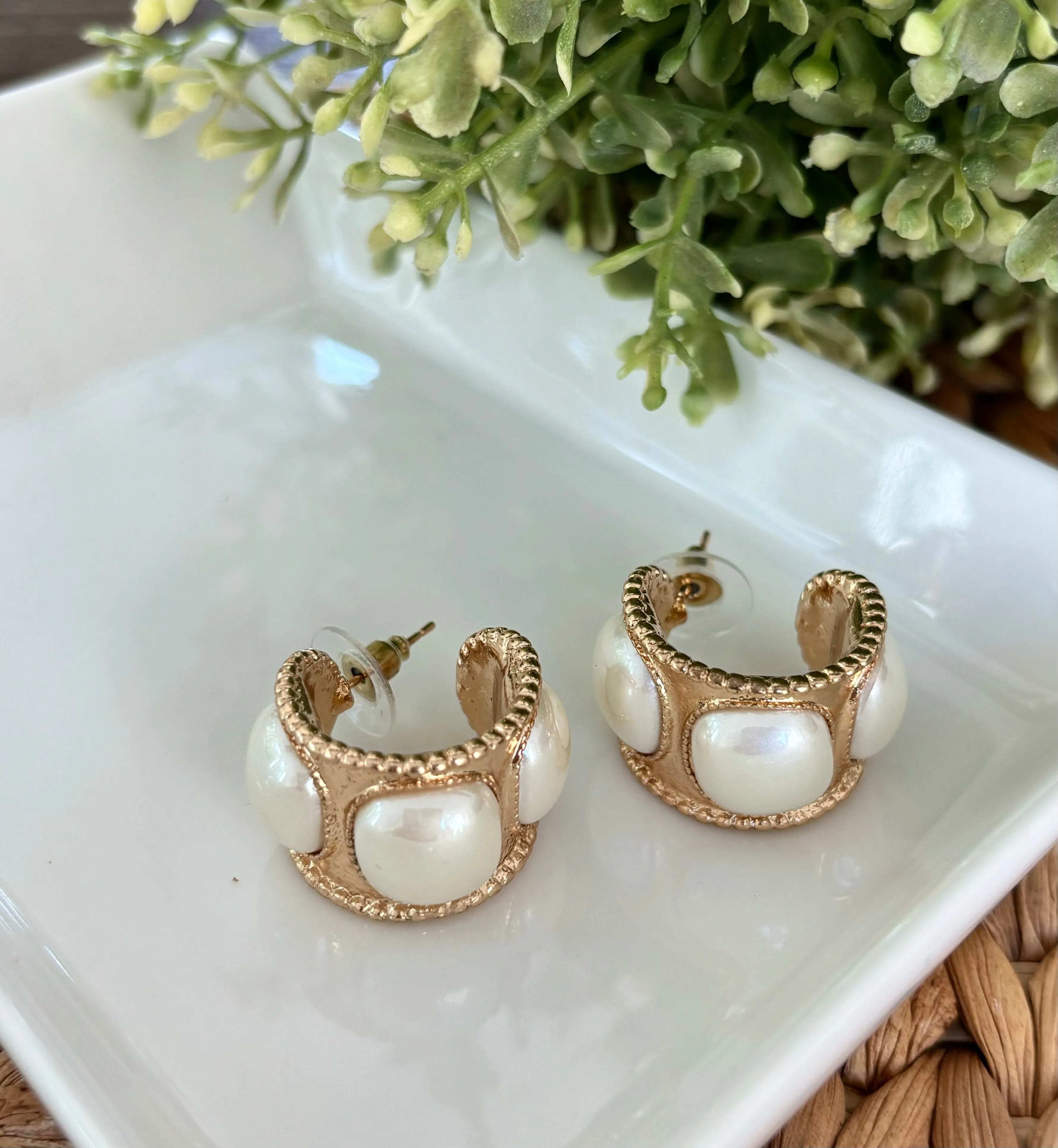 Pearl Chunky Hoops