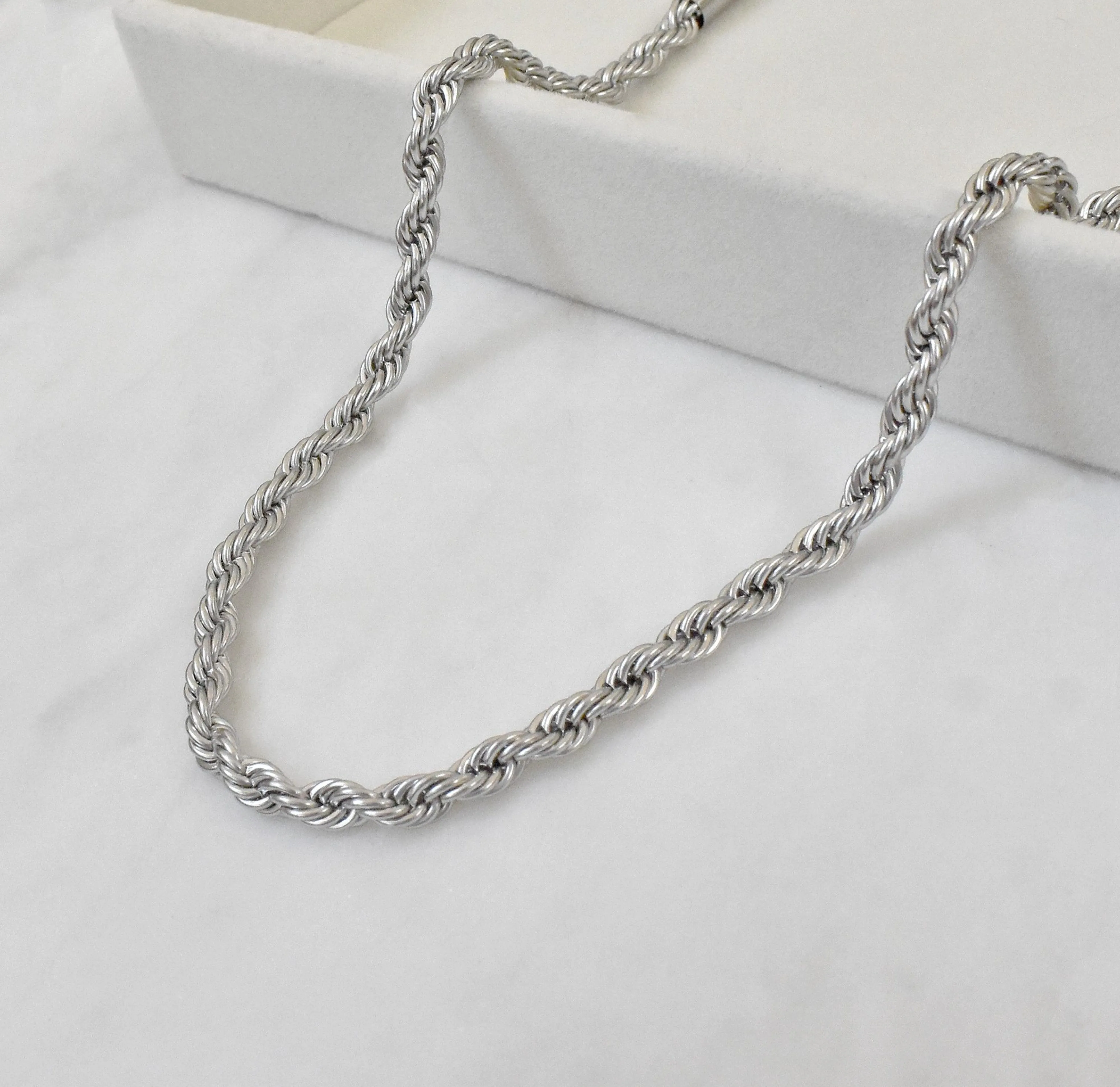 RONNIE SILVER ROPE CHAIN NECKLACE