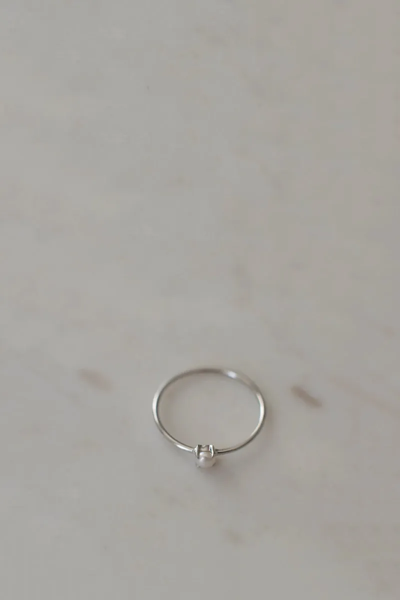 Sophie - Mini Pearl Ring, Silver