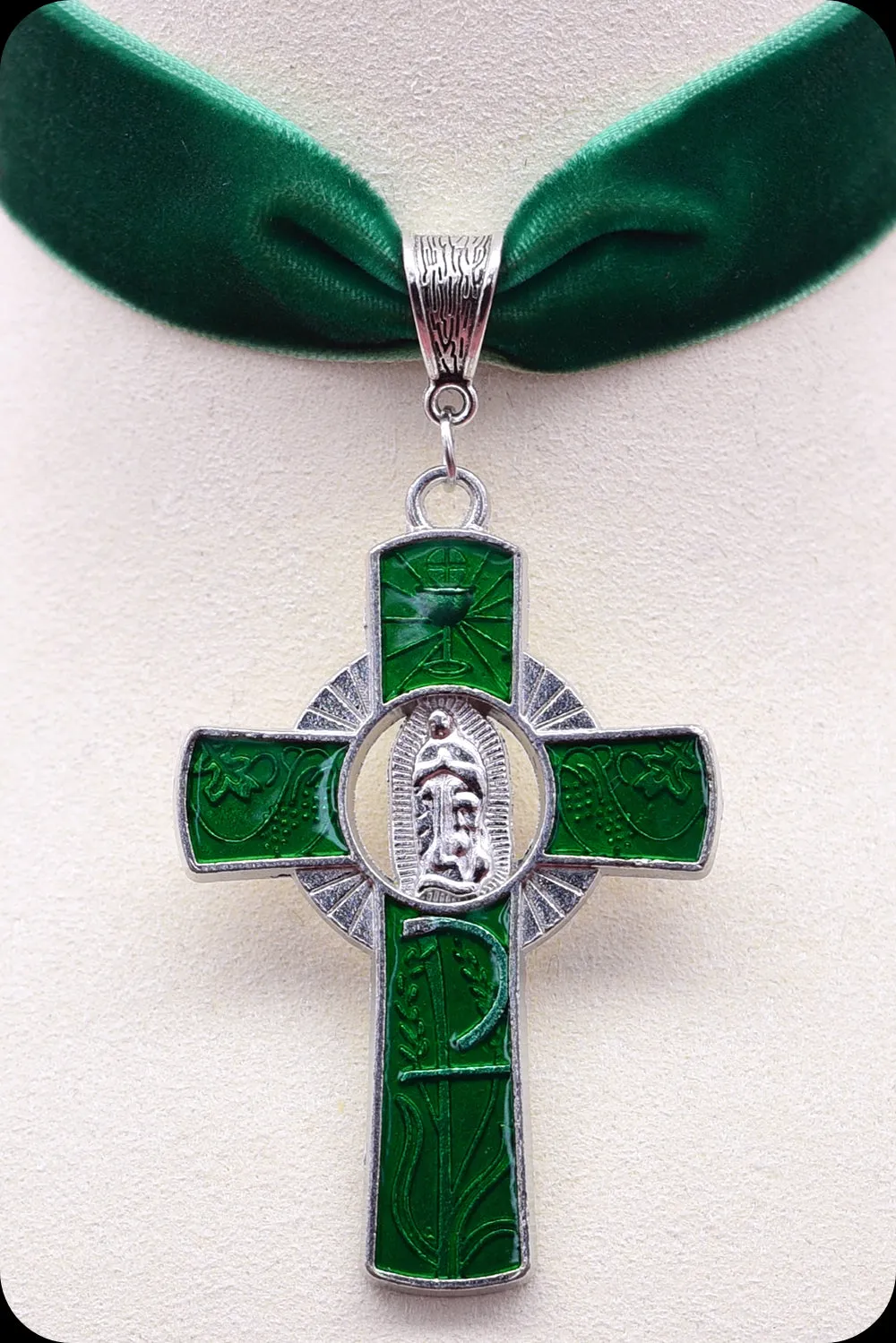 The PARISH Silver Green Choker